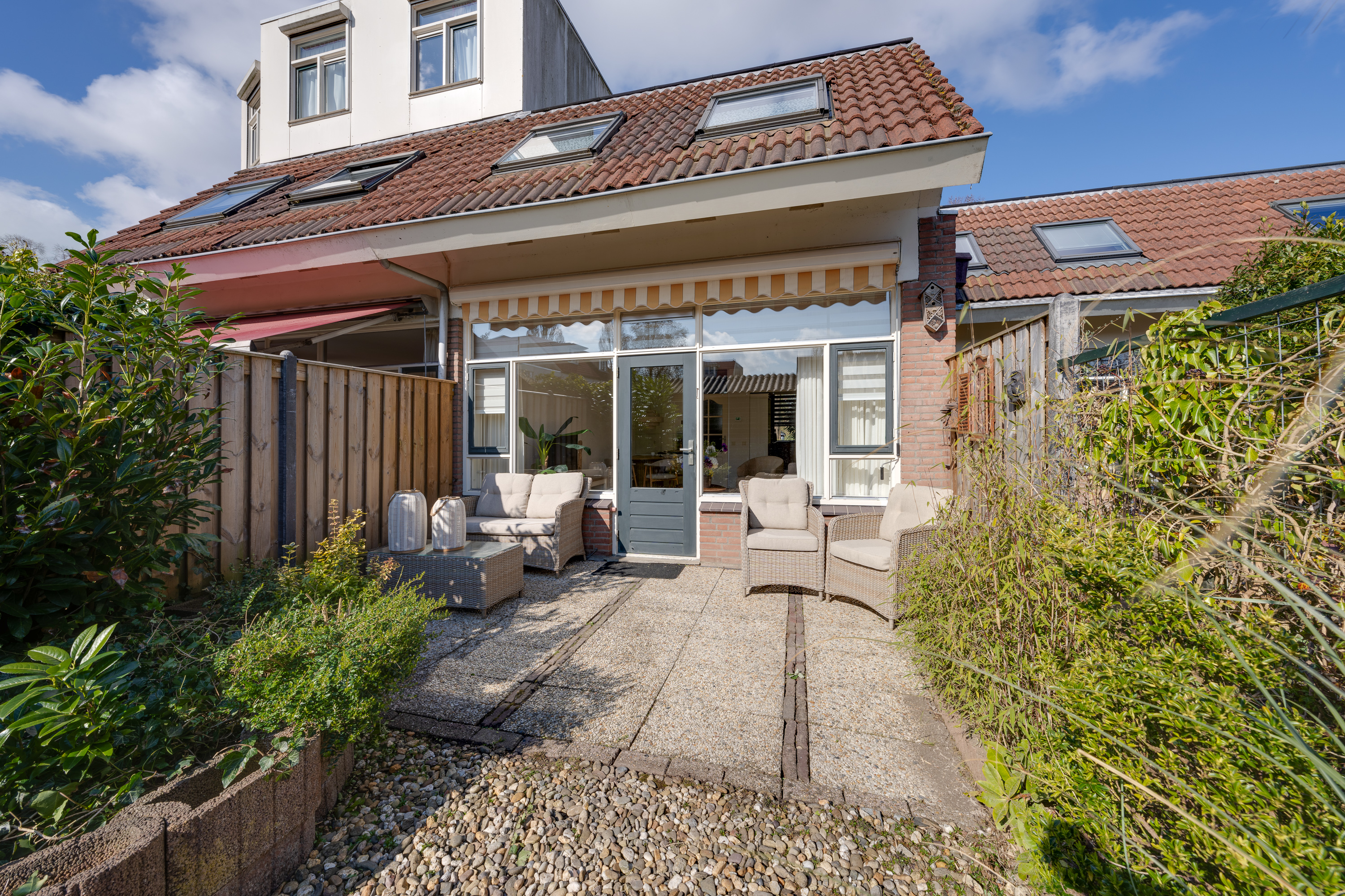Achtertuin en terras